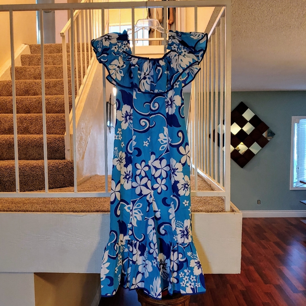 Vintage Hawaiian Lolenani dress